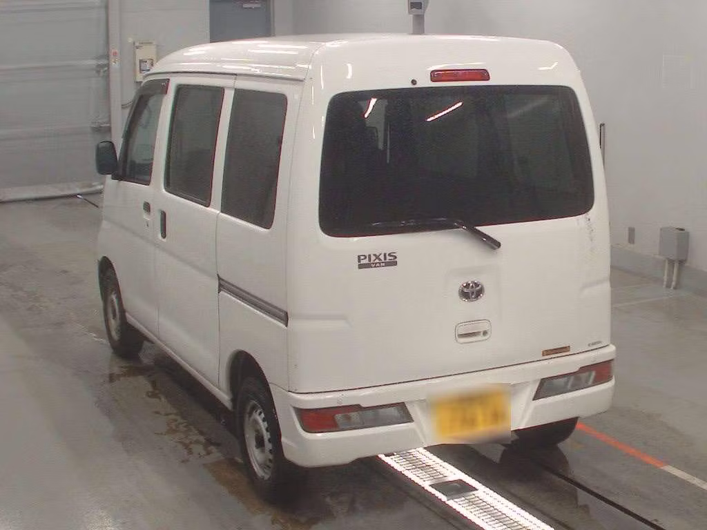 TOYOTA PIXIS VAN