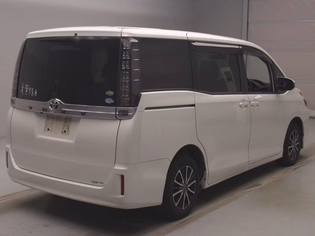 TOYOTA VOXY