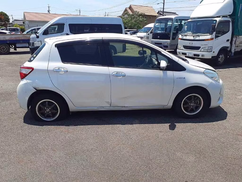 TOYOTA VITZ