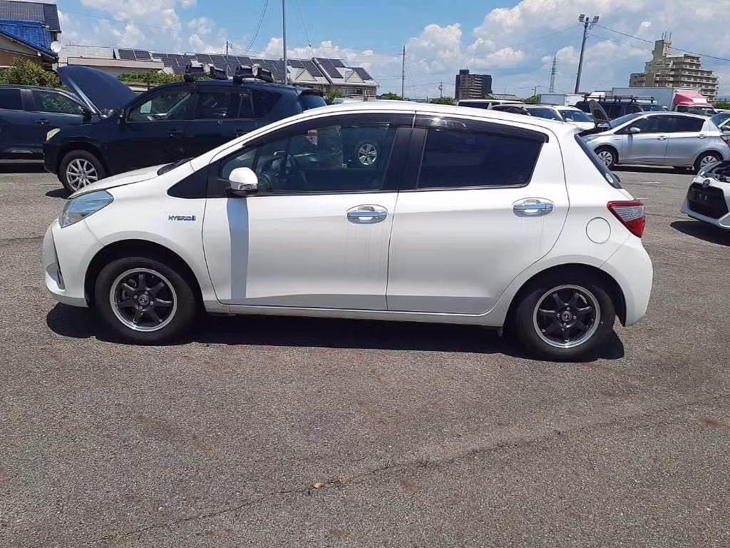 TOYOTA VITZ