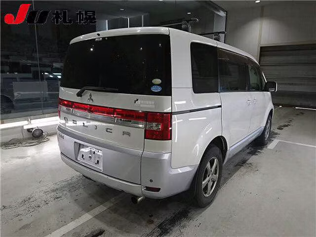 MITSUBISHI DELICA D:5