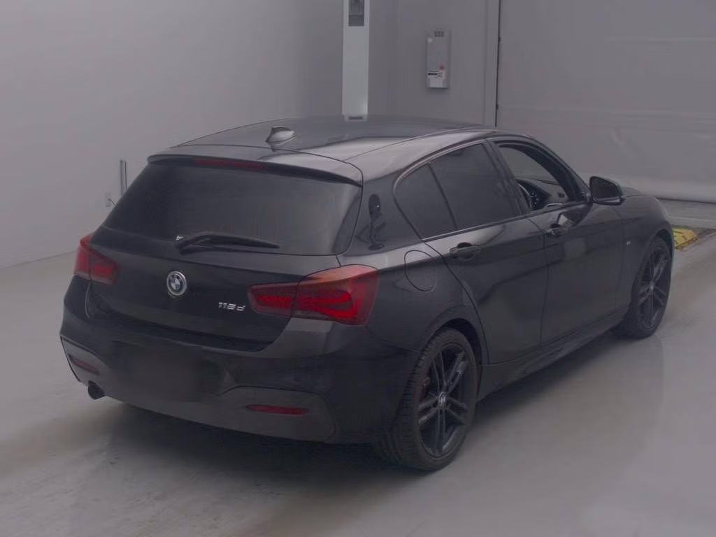 BMW 1-SERIES