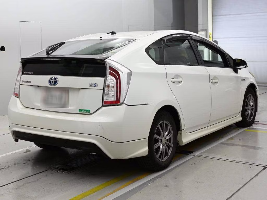TOYOTA PRIUS