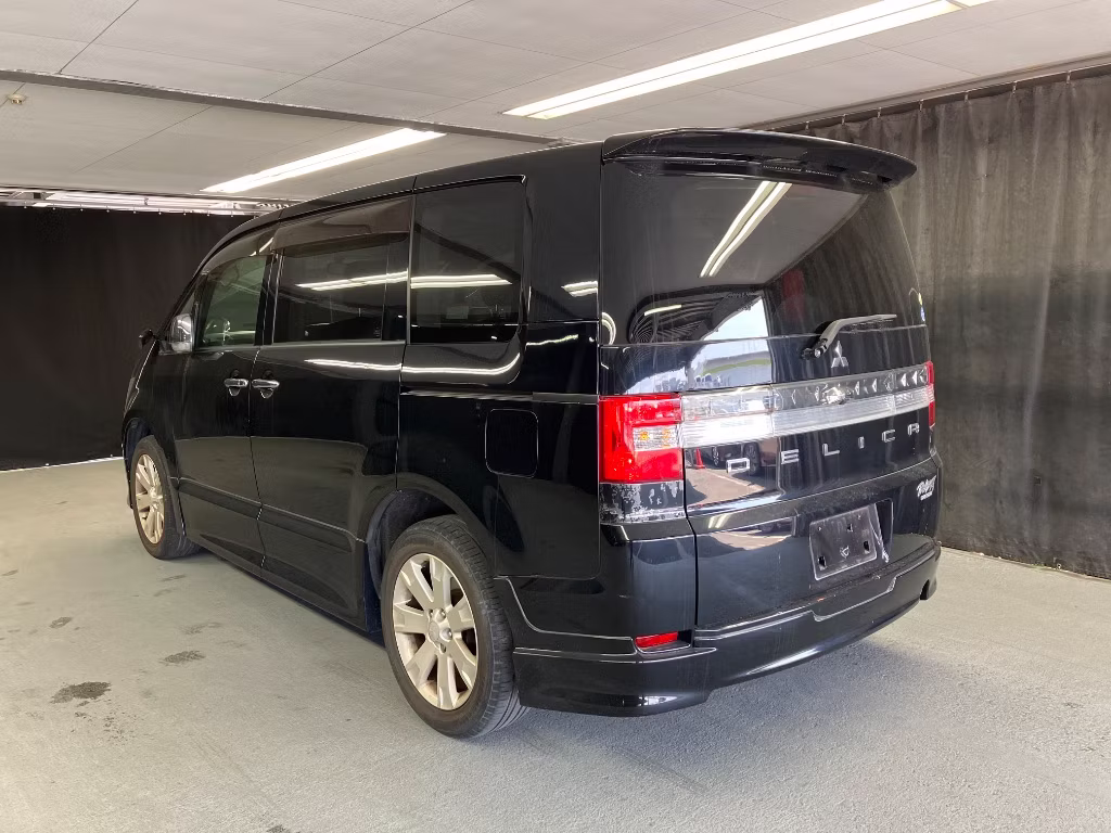 MITSUBISHI DELICA D:5