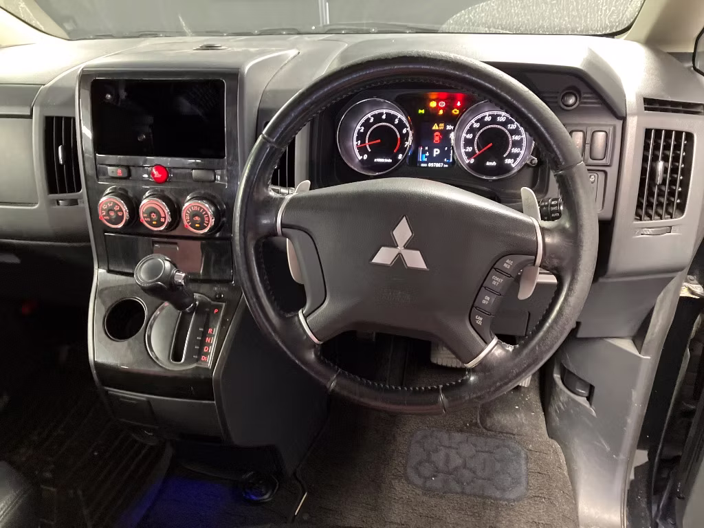 MITSUBISHI DELICA D:5