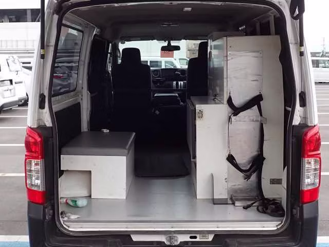 NISSAN NV350 CARAVAN