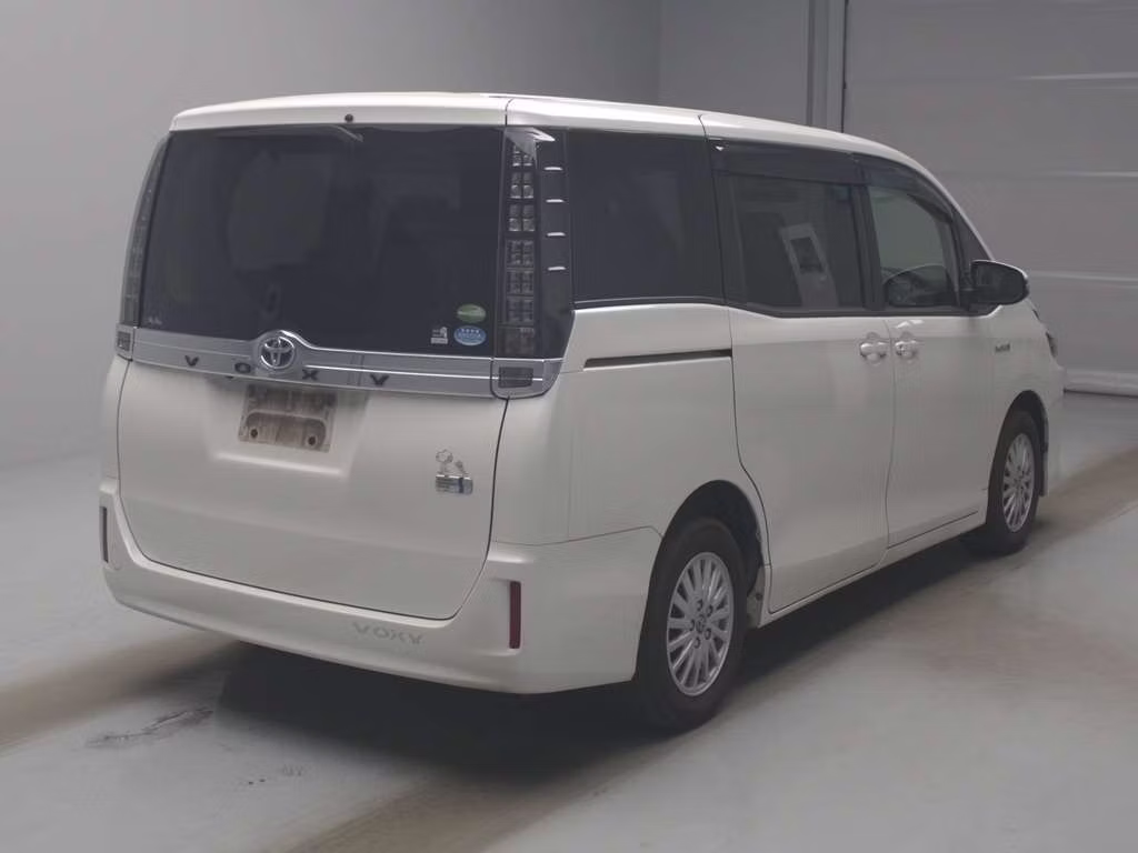 TOYOTA VOXY