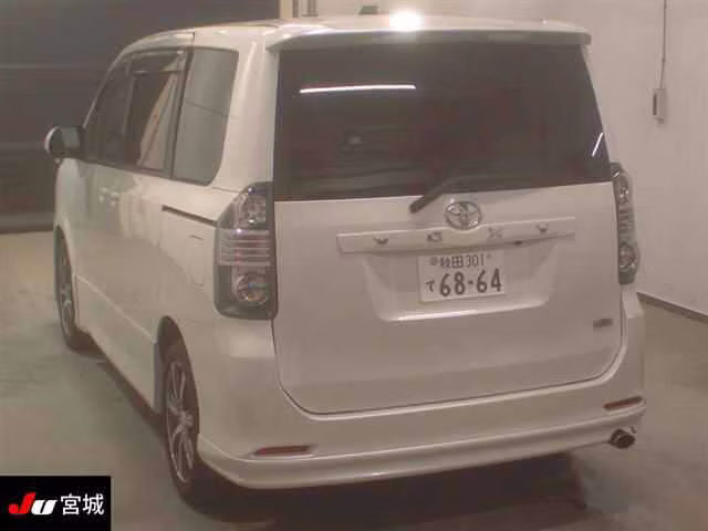 TOYOTA VOXY