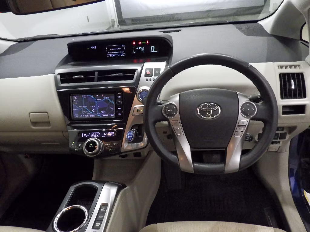 TOYOTA PRIUS ALPHA
