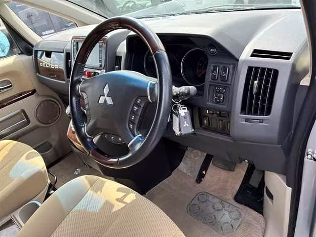 MITSUBISHI DELICA D:5