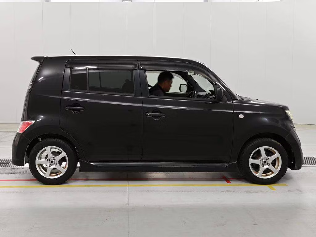 TOYOTA BB