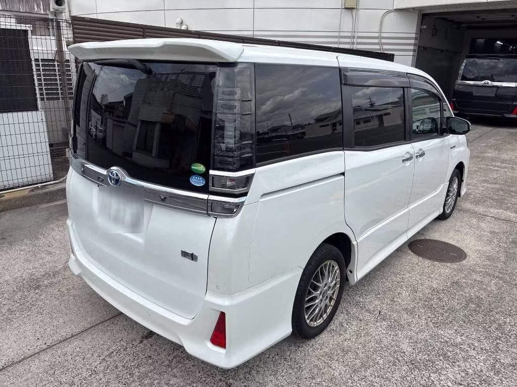TOYOTA VOXY