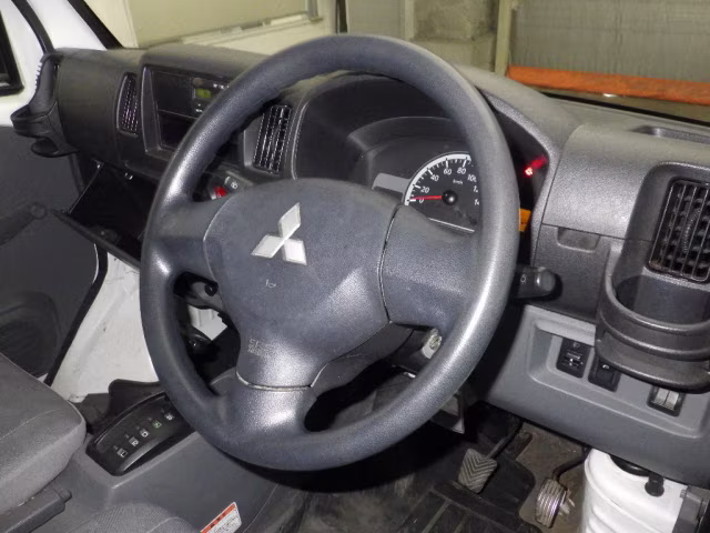 MITSUBISHI MINICAB