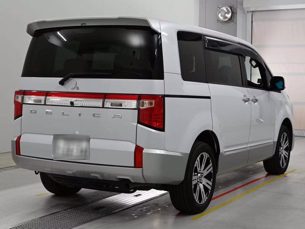 MITSUBISHI DELICA D:5