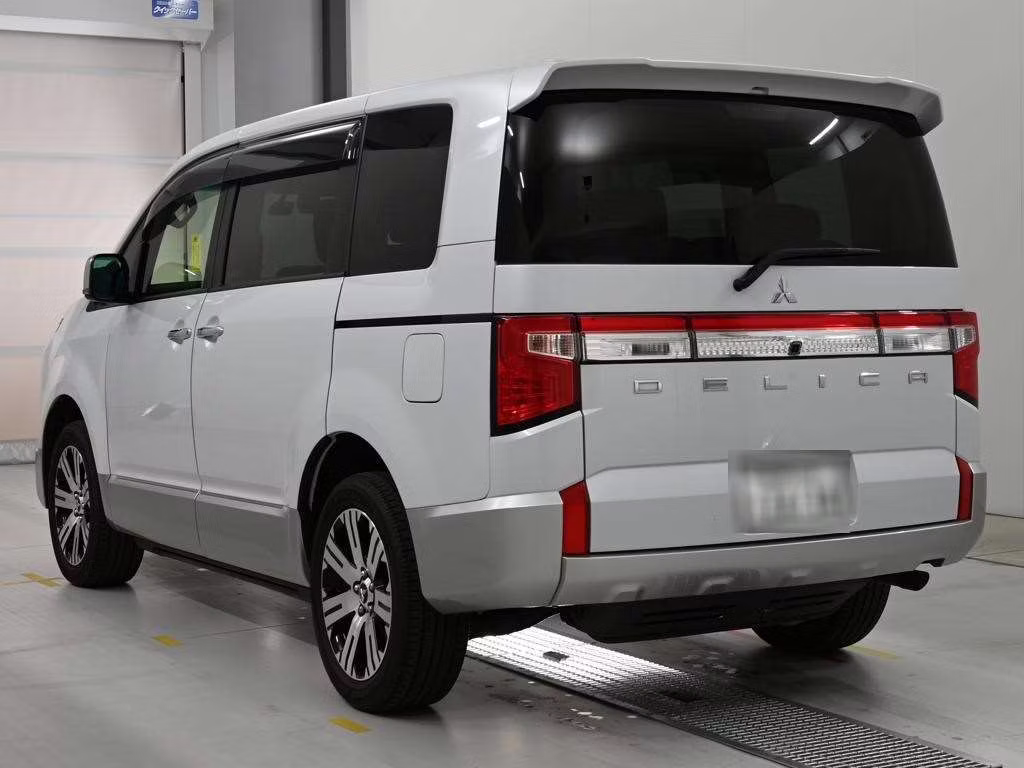 MITSUBISHI DELICA D:5