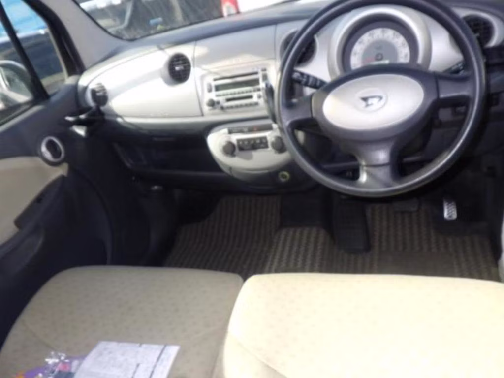 DAIHATSU MOVE LATTE