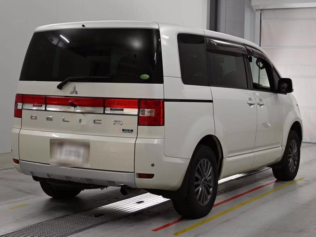 MITSUBISHI DELICA D:5