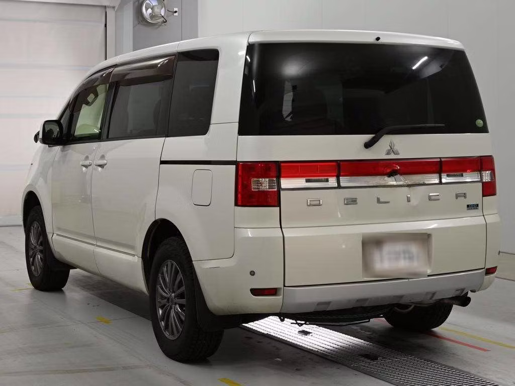 MITSUBISHI DELICA D:5