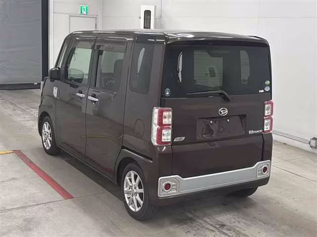 DAIHATSU WAKE