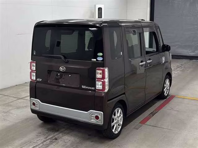 DAIHATSU WAKE