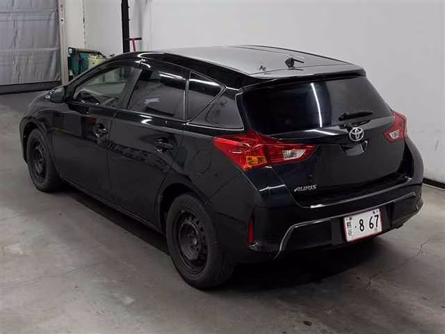 TOYOTA AURIS