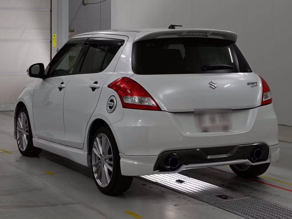 SUZUKI SWIFT