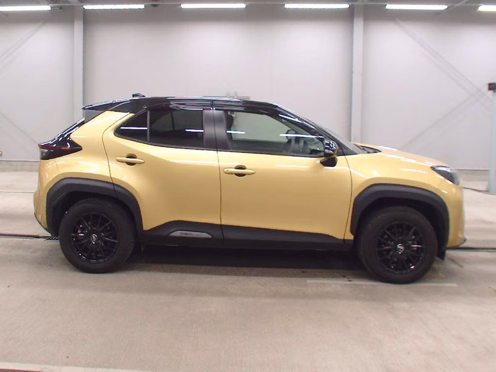 TOYOTA YARIS CROSS