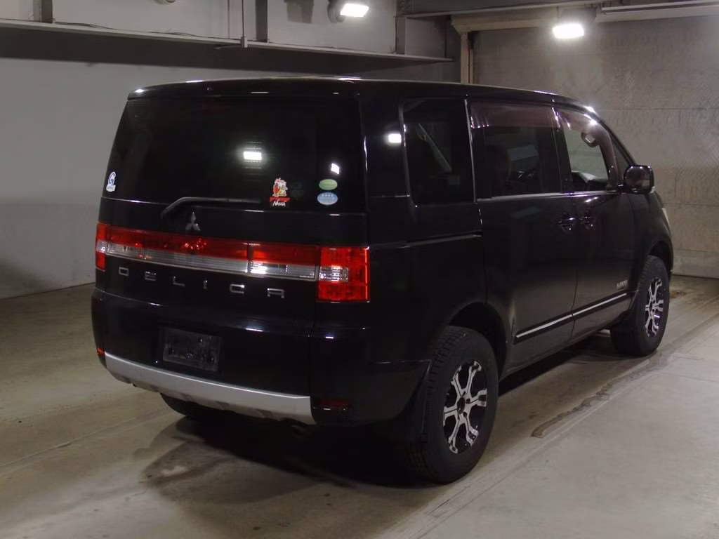 MITSUBISHI DELICA D:5