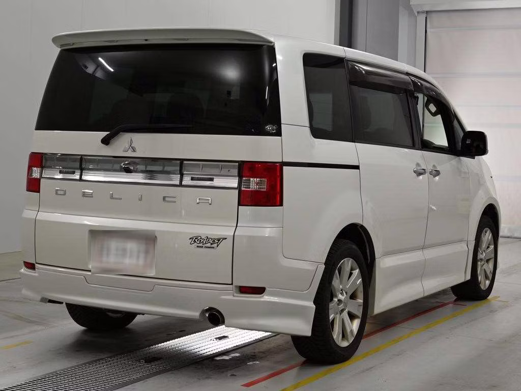 MITSUBISHI DELICA D:5