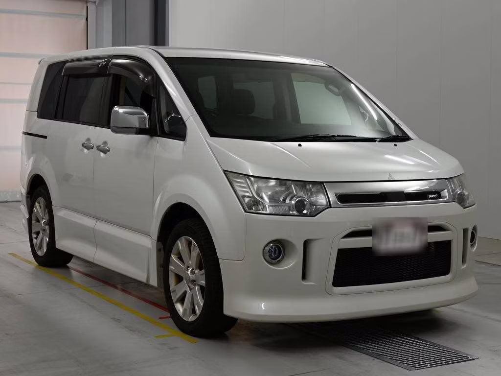 MITSUBISHI DELICA D:5