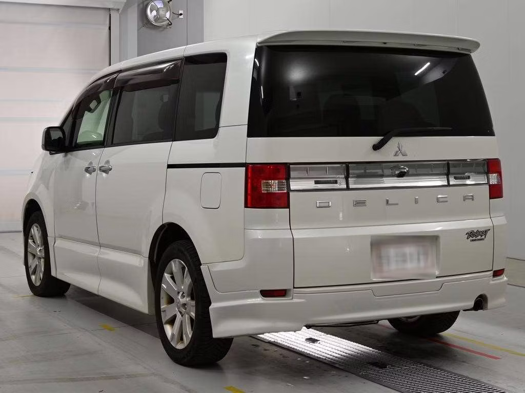 MITSUBISHI DELICA D:5