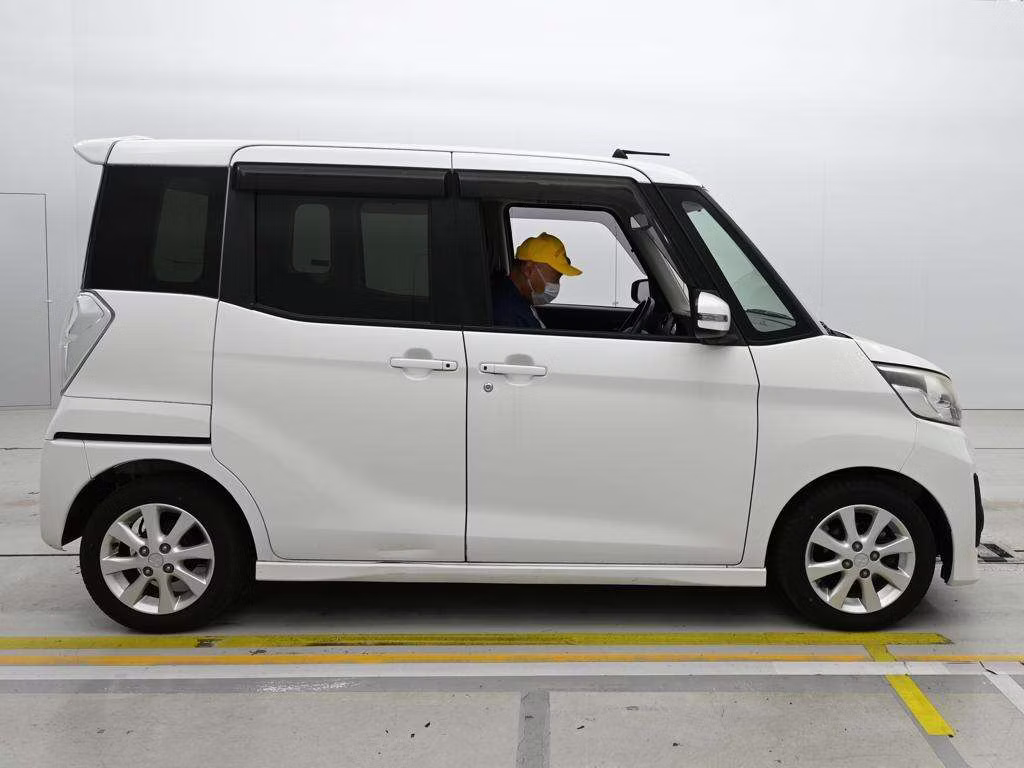 MITSUBISHI EK SPACE
