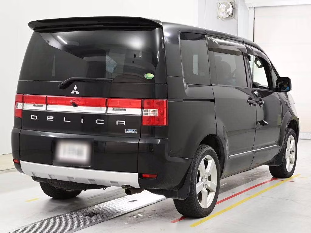 MITSUBISHI DELICA D:5