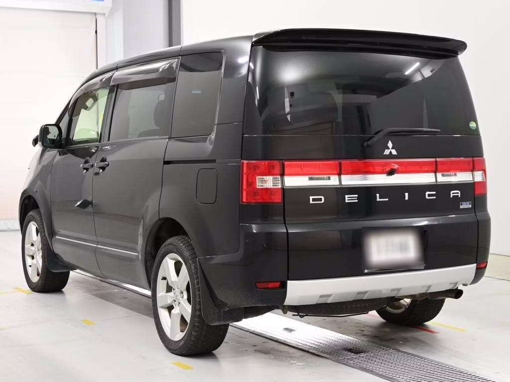 MITSUBISHI DELICA D:5