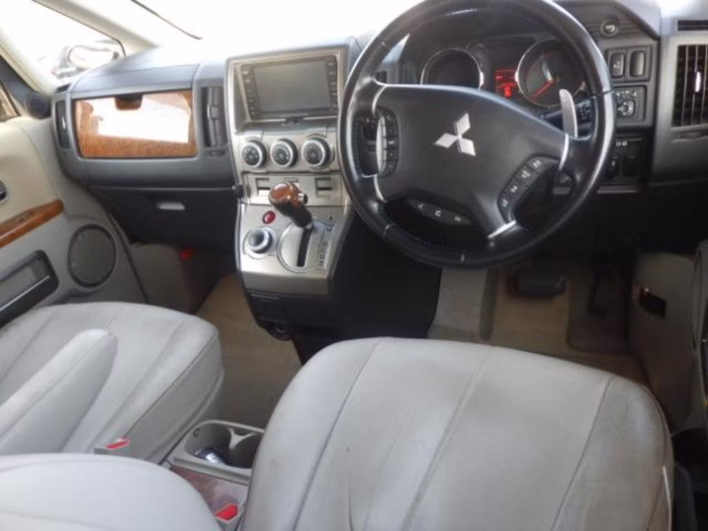 MITSUBISHI DELICA D:5