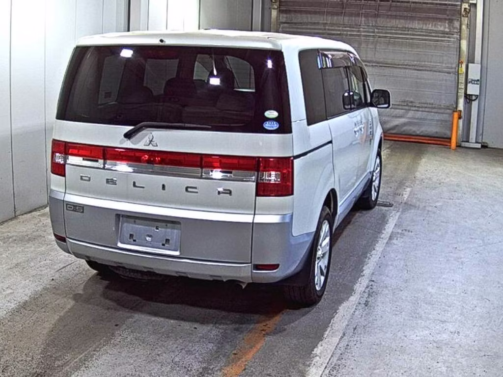 MITSUBISHI DELICA D:5