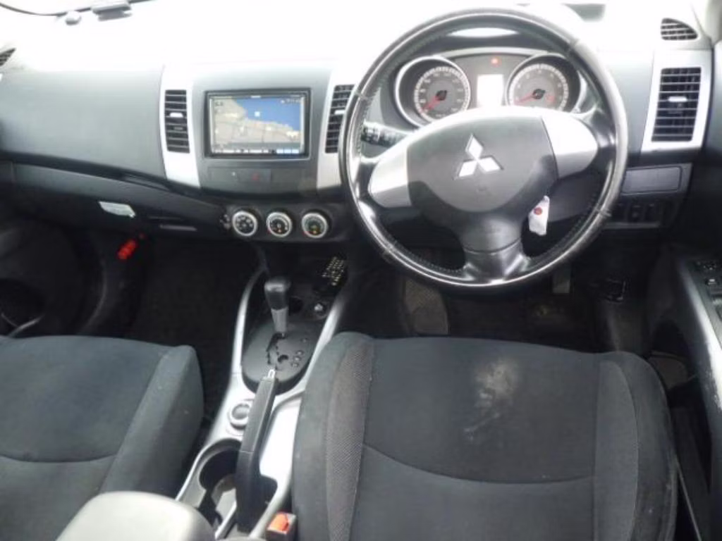 MITSUBISHI OUTLANDER