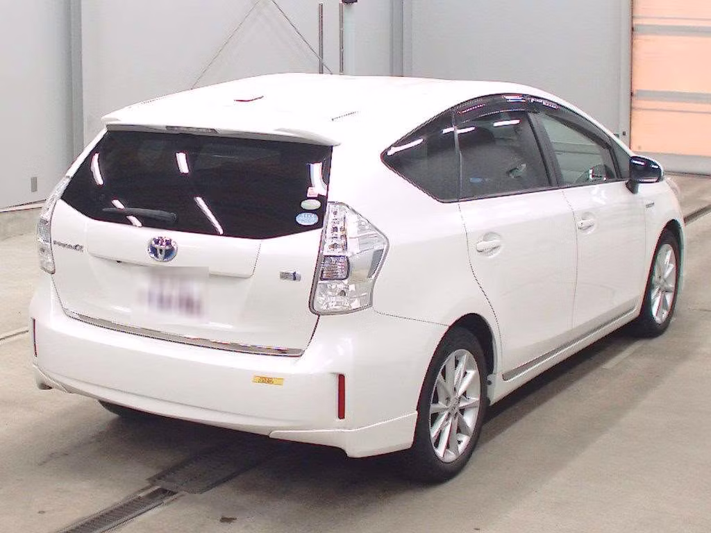 TOYOTA PRIUS ALPHA