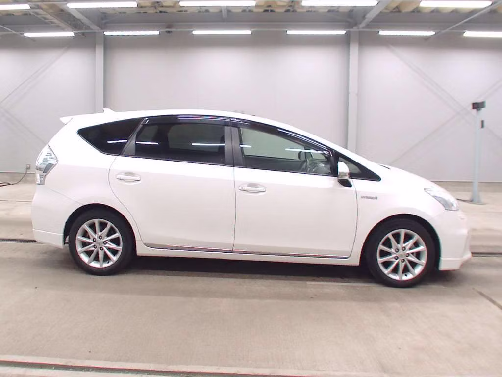 TOYOTA PRIUS ALPHA
