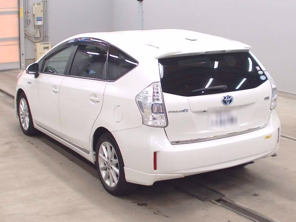 TOYOTA PRIUS ALPHA