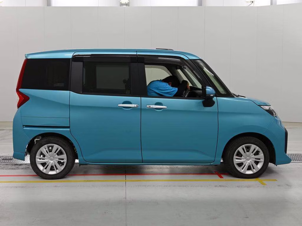 TOYOTA ROOMY