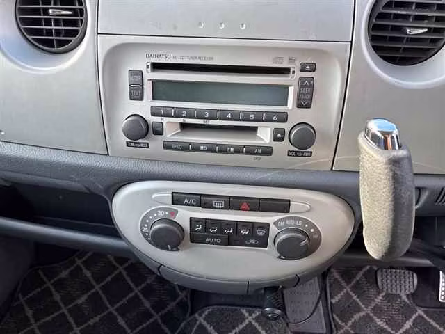 DAIHATSU MOVE LATTE