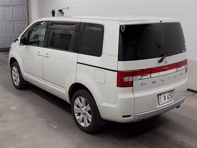 MITSUBISHI DELICA D:5
