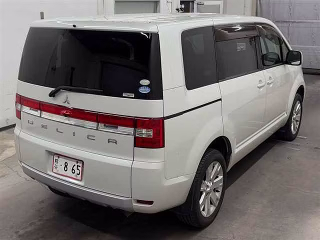 MITSUBISHI DELICA D:5