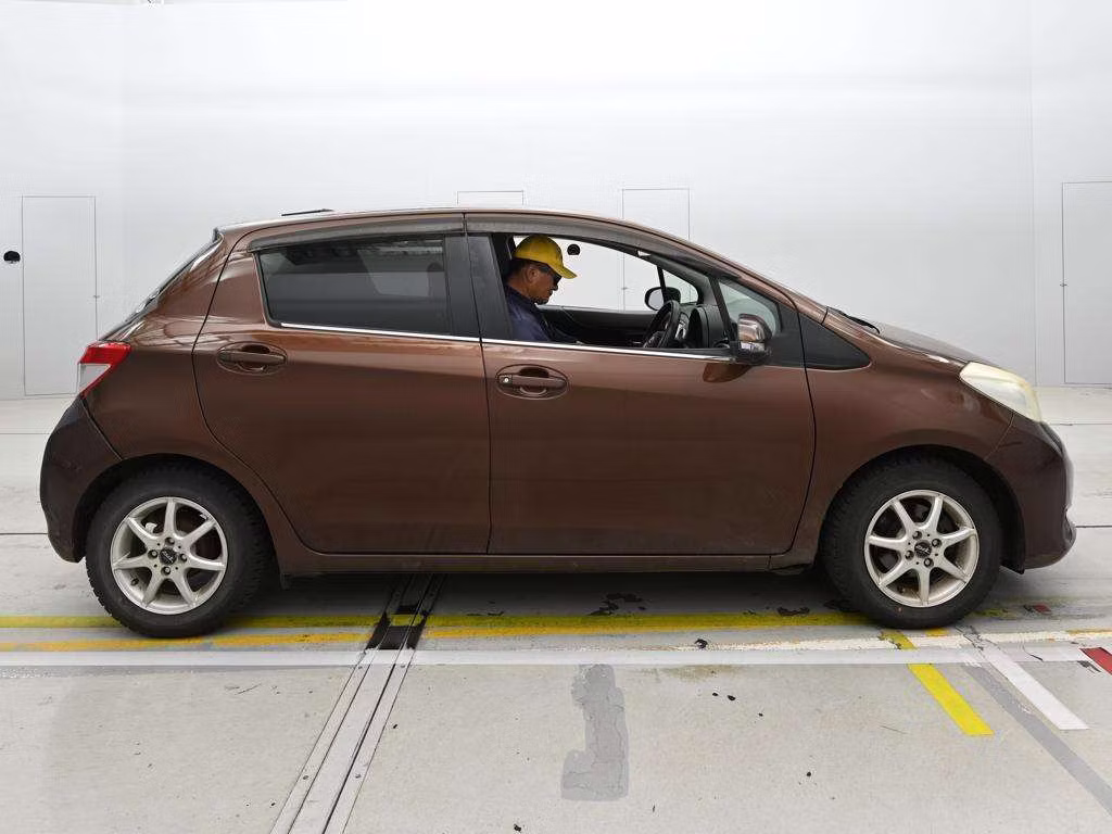 TOYOTA VITZ
