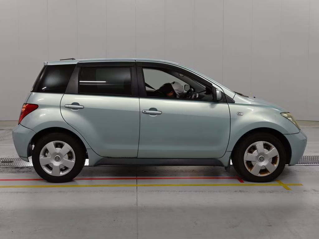 TOYOTA IST
