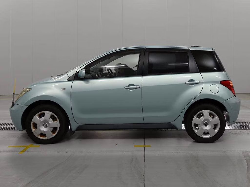 TOYOTA IST