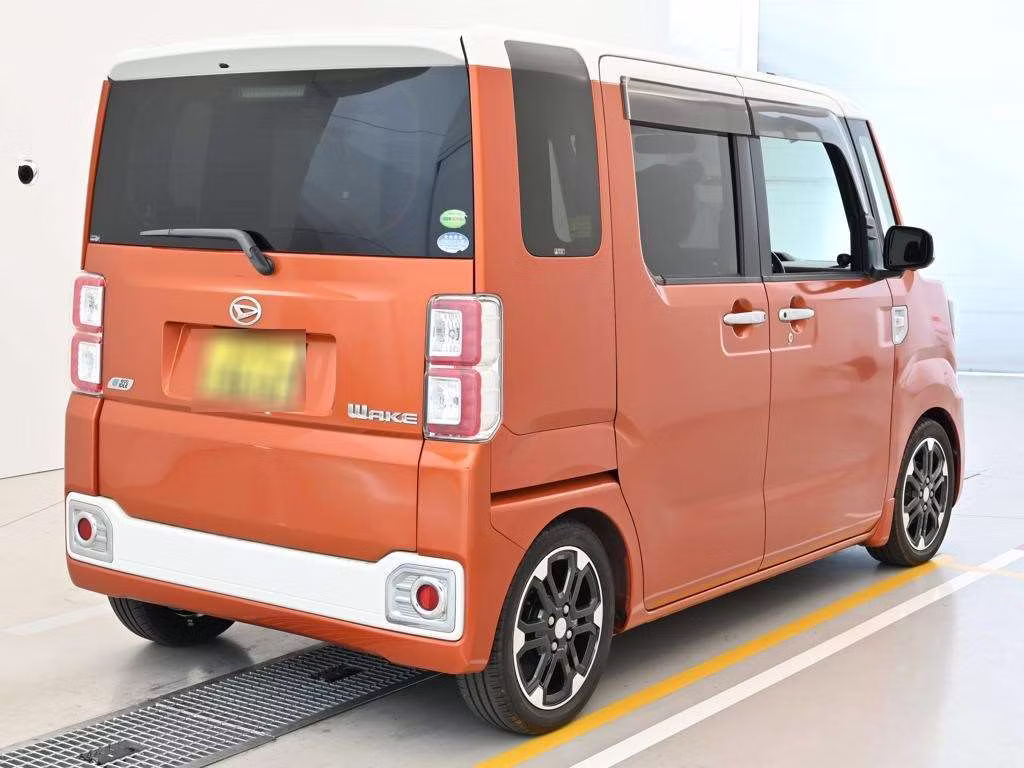 DAIHATSU WAKE