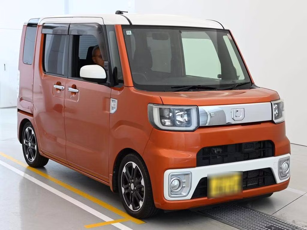 DAIHATSU WAKE