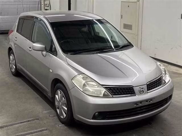 NISSAN TIIDA